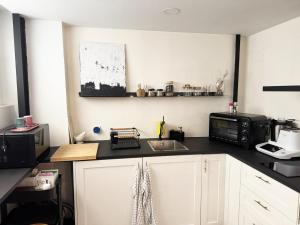 La Vida Malasana Central Apartment for 4 Guests