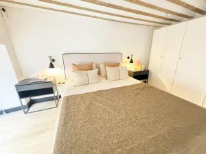 La Vida Malasana Central Apartment for 4 Guests