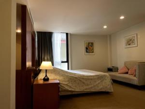 3-bed house with Private beach