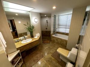 3-bed house with Private beach