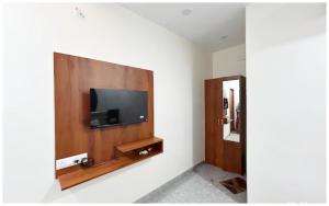 PREMIUM HOTEL UJJAIN - G A R I M A - Near Mahakal Temple And Rivar - Railway Station - Hygiene & Spacious Room - with wifi- and PARKING Facilities - BEST HOTEL IN UJJAIN