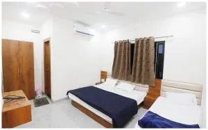 PREMIUM HOTEL UJJAIN - G A R I M A - Near Mahakal Temple And Rivar - Railway Station - Hygiene & Spacious Room - with wifi- and PARKING Facilities - BEST HOTEL IN UJJAIN - Barnagar