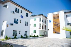 Escape to Luxury, HVillage