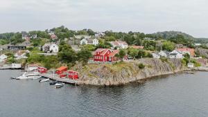 Seaside Cabin With Pier At Revesand On Tromøy