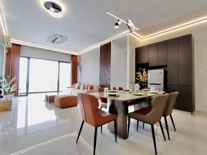 Astonishing Ocean View 4 Bedroom Huge Balcony 2 Car Park