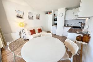 Appartements Lovely T2 - Terrasse & jardin - 50m des plages : photos des chambres