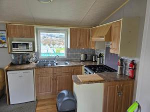 Light and Airy 2 Bedroom Mobile Home