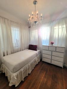 Spacious 5BR Private Home 5 minutes to Rodeo Drive with Hot Tub Spacious Backyard Parking