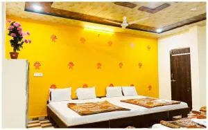 UJJAIN BUDGET HOTEL - M A H A K A L - V I S H R A M - Near Mahakal Temple - River and Railway Station - fully Air Conditioned hotel at Prime Location - BEST HOTEL IN UJJAIN - Ratlām
