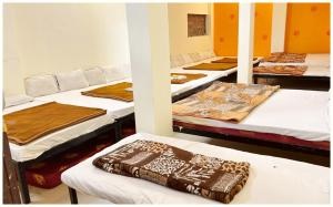 UJJAIN BUDGET HOTEL - M A H A K A L - V I S H R A M - Near Mahakal Temple - River and Railway Station - fully Air Conditioned hotel at Prime Location - BEST HOTEL IN UJJAIN