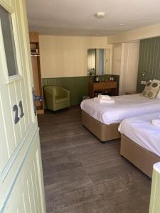 Standard Twin Room room in New Inn Hotel