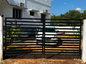 Madura Homestay - Gorgeous Home with 2BHK 5 minutes from NH44