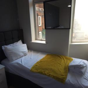 Homey Bedroom Flat Center London