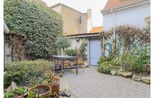 Maisons de vacances 2 Bedroom Cozy Home In Gravelines : photos des chambres