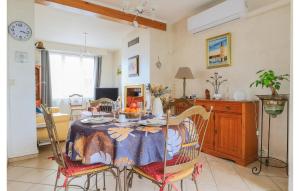 Maisons de vacances 2 Bedroom Cozy Home In Gravelines : photos des chambres