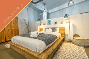 Loft-style ground floor flat