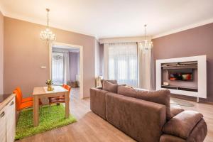 Two Couples Apartment