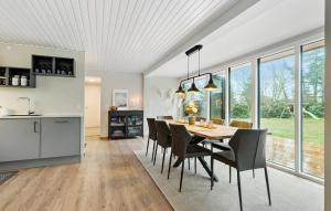 4 Bedroom Stunning Home In Væggerløse