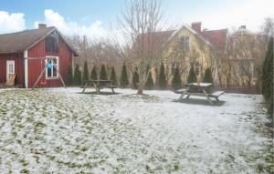 3 Bedroom Lovely Apartment In Åseda