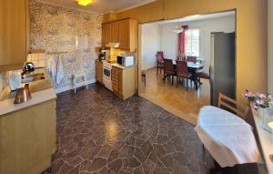 3 Bedroom Lovely Apartment In Åseda