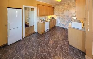 3 Bedroom Lovely Apartment In Åseda