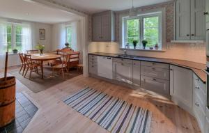 3 Bedroom Stunning Home In Tingsryd