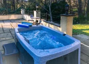 Acorns with own hot tub, romantic escape, close to Lyme Regis - Uplyme