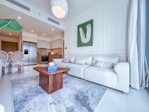 Spectacular Burj Khalifa View, 2BR Luxury Apartment by SBH
