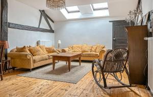 Beautiful Home In Pressigny With Wifi