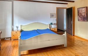 Maisons de vacances Beautiful Home In Pressigny With Wifi : photos des chambres