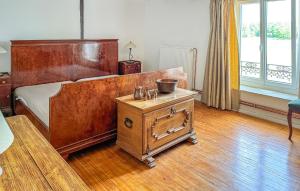Maisons de vacances Beautiful Home In Pressigny With Wifi : photos des chambres