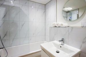 Stylish Seaside Stay - Spacious Ramsgate Apartment - New Build, Underfloor Heating, Perfect Location