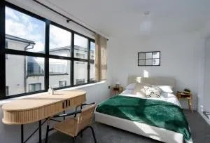 Stylish Seaside Stay - Spacious Ramsgate Apartment - New Build, Underfloor Heating, Perfect Location - Ramsgate