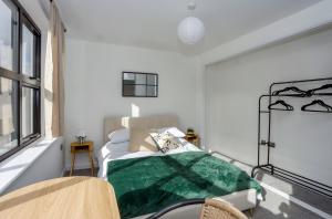 Stylish Seaside Stay - Spacious Ramsgate Apartment - New Build, Underfloor Heating, Perfect Location