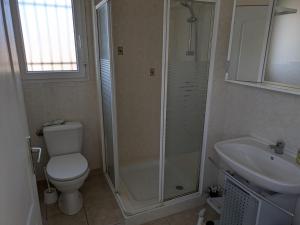 Maisons de vacances Maison proche mer - 5 couchages - ideal planchistes : photos des chambres