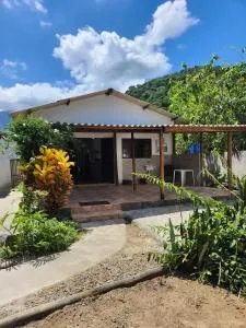 Casa aconchegante ao lado de cachoeira em Ubatuba-sp - Catuçaba