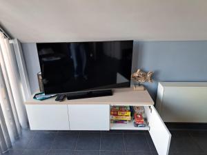 Apollo X with seaview