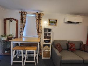 Tullah TrackSide - Loco Cottage