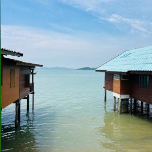 Lamsai AC Sea House Green