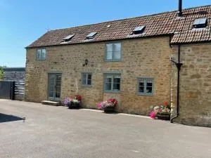 RusticRetreat-4Guests-Fireplace-Parking-Garden - Haselbury Plucknett