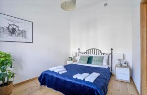 Castle & Culture Stay - Modern 2-Room with Balcony Apartment in Warsaw Center