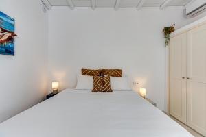 Silver Apartment Ammos