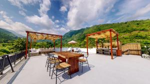 Villa Bacchanalia - 2-bedroom Villa with Pool & Roof Top - Ocean view