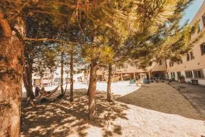 霍格杜茵瓦坎提杜蒙酒店 - 弗尔内