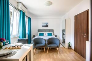 California Apartments 2