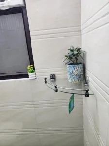 ICY White Walkin inn - 诺伊达