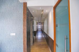 ICY White Walkin inn