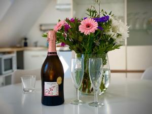 Apartment- Private studio in detached house