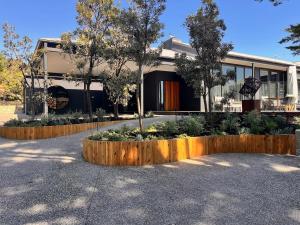 Ohana Luxury Retreat-beach access heated pool