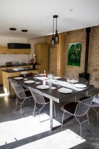 Maisons de vacances La Metairie Du Clos Saint Louis, 4 chambres pour 8 personnes : photos des chambres
